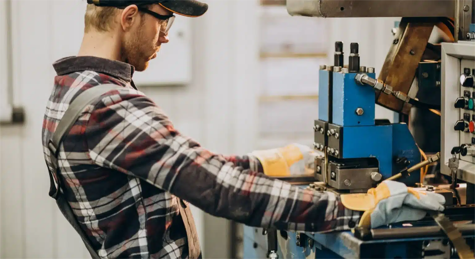 Injection Molding vs Blow Molding Careers: Which Is Better?
